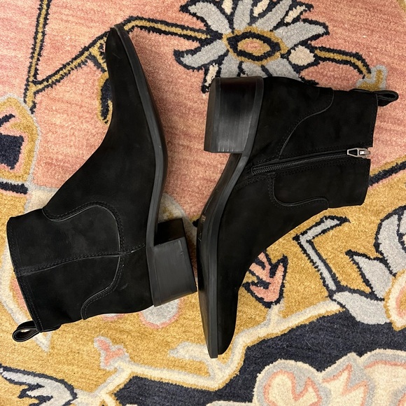 Dolce Vita suede booties 9.5 pointed toe stacked heel inner zip - Picture 6 of 10